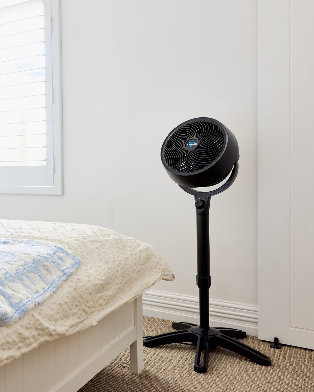 Vornado 683 Medium Pedestal Air Circulator